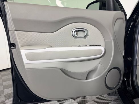 Used 2017 Kia Soul EV + w/ Sun & Fun Package image 29
