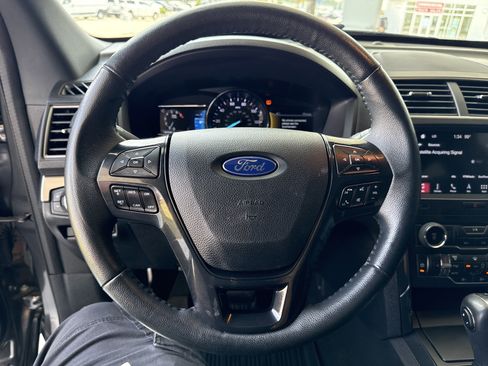 Used 2019 Ford Explorer XLT w/ Equipment Group 202A FWD image 17