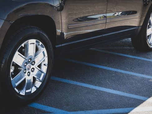 Used 2017 GMC Acadia Limited SLT FWD image 26
