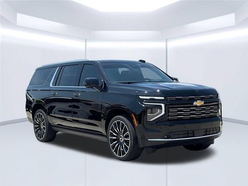 Used 2026 Chevrolet Suburban High Country AWD/4WD image 11