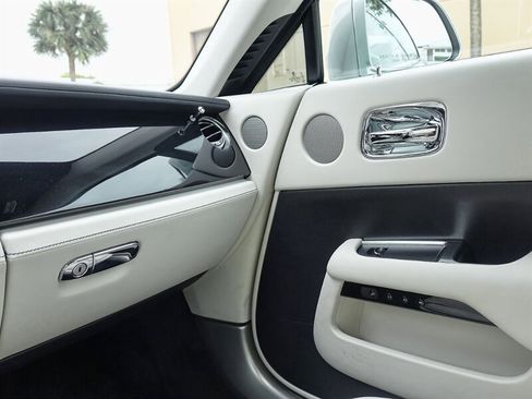Used 2016 Rolls-Royce Wraith image 28