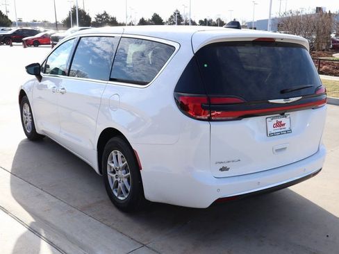 New 2026 Chrysler Pacifica Select FWD image 23