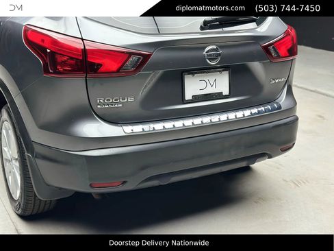Used 2018 Nissan Rogue Sport SV image 15