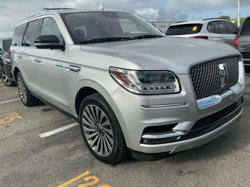 Used 2019 Lincoln Navigator Reserve image 1