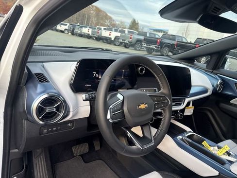 New 2026 Chevrolet Equinox EV LT w/ LPO, Blackout Package FWD image 10