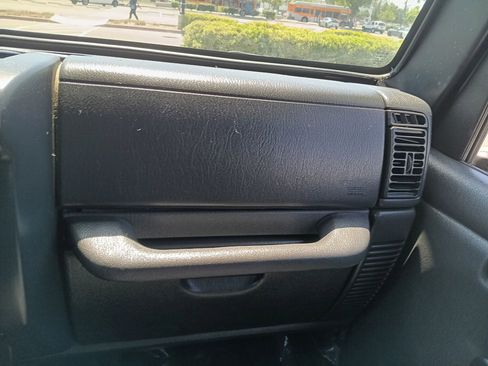 Used 2006 Jeep Wrangler X image 16