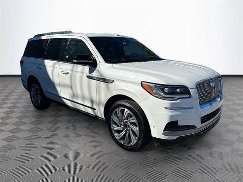 Used 2023 Lincoln Navigator Reserve image 4