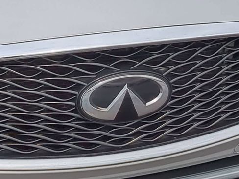 Used 2018 INFINITI QX30 AWD image 11