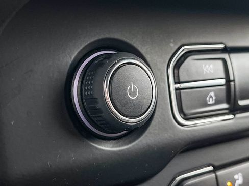 Used 2023 Chevrolet Suburban Premier image 28