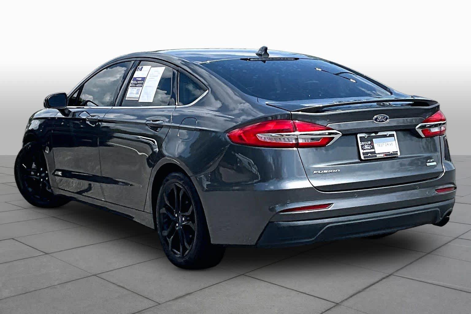 Used 2019 Ford Fusion SE w/ Equipment Group 151A FWD image 12