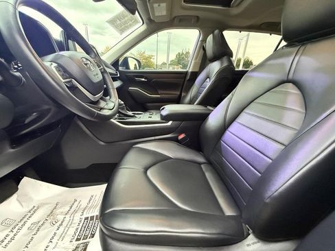 Used 2024 Toyota Highlander XLE image 16