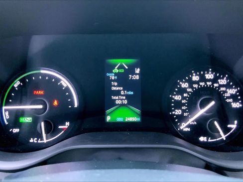Used 2024 Toyota Sienna XLE FWD image 25