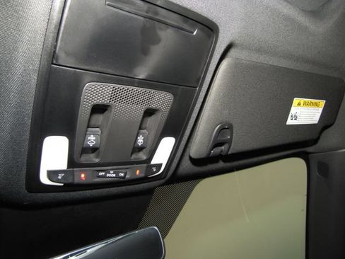 Certified 2025 Honda Pilot Black Edition image 8