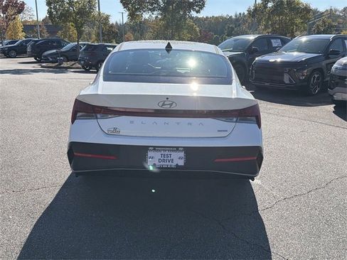 New 2026 Hyundai Elantra Blue image 6