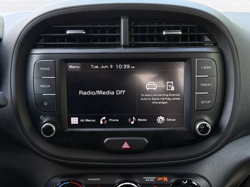 Certified 2023 Kia Soul LX w/ LX Technology Package FWD image 32