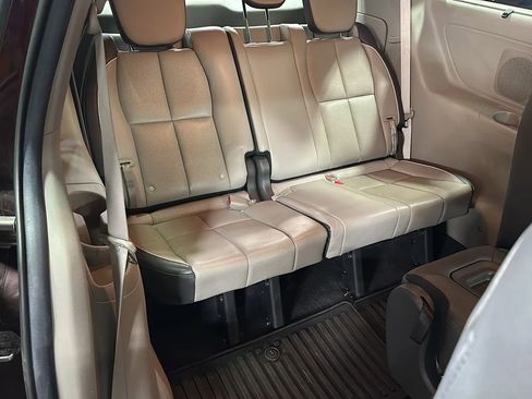 Used 2018 Kia Sedona EX image 18