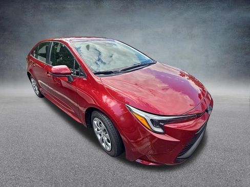 Used 2025 Toyota Corolla LE FWD image 2