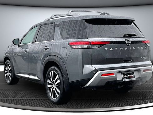 Used 2023 Nissan Pathfinder Platinum AWD/4WD image 4