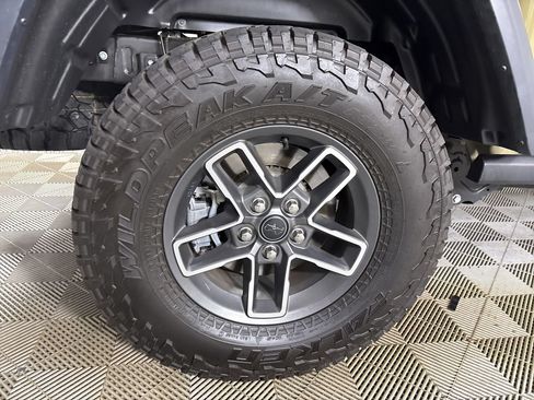 Used 2025 Jeep Gladiator Mojave AWD/4WD image 33