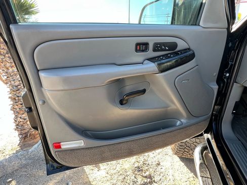 Used 2004 GMC Sierra 2500 SLT w/ Heavy-Duty Power Package image 13