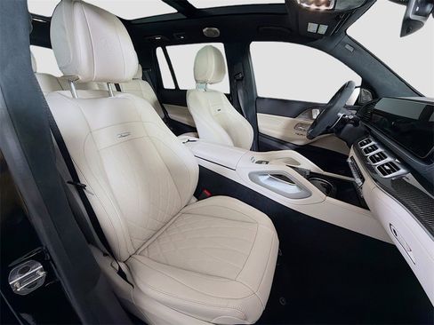 Used 2025 Mercedes-Benz GLS 63 AMG 4MATIC image 33