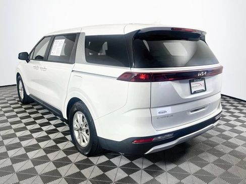 Used 2023 Kia Carnival LX FWD image 6