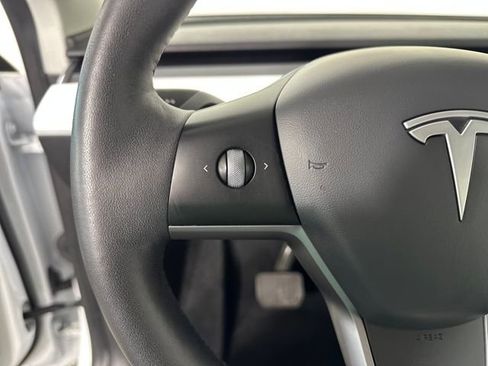 Used 2021 Tesla Model Y Long Range image 15