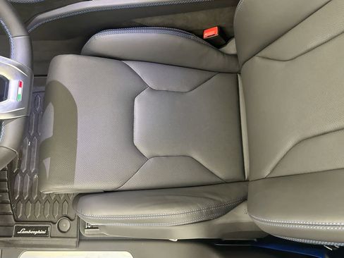 Used 2025 Lamborghini Urus Performante AWD/4WD image 20