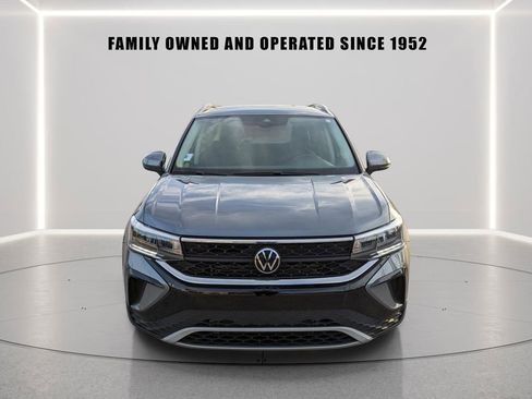 Certified 2024 Volkswagen Taos SE image 5
