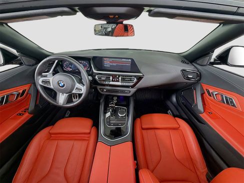 Used 2025 BMW Z4 M40i w/ Premium Package image 11