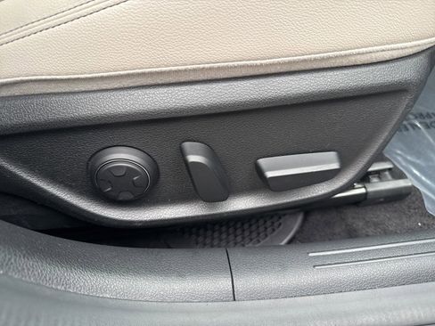 Used 2023 Genesis G70 3.3T w/ Sport Advanced Package image 37