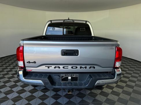 Used 2017 Toyota Tacoma SR5 w/ Tow Package AWD/4WD image 6