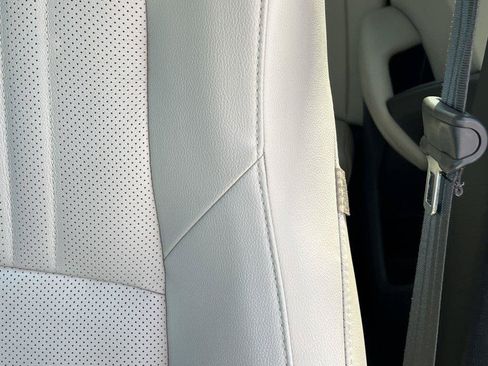 Used 2018 Honda Accord Touring image 17