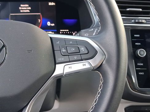 Used 2023 Volkswagen Tiguan SE R-Line image 21