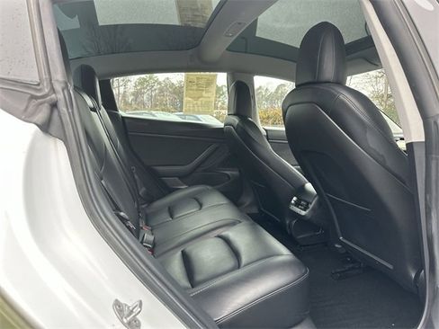 Used 2020 Tesla Model 3 Standard Range Plus image 17