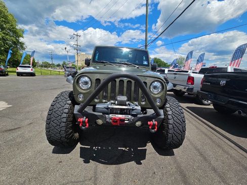 Used 2015 Jeep Wrangler Unlimited Rubicon w/ Connectivity Group AWD/4WD image 12