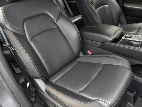 Used 2025 Nissan Pathfinder SL AWD/4WD image 25