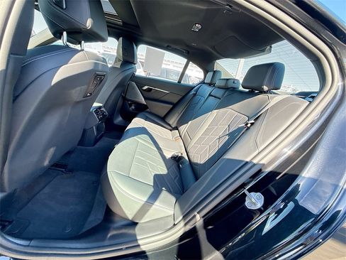 Used 2024 BMW 530i image 27