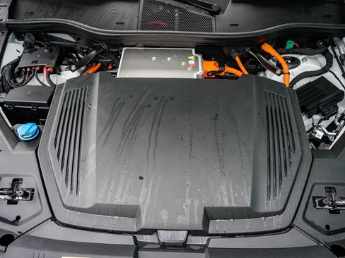 Used 2024 Audi Q8 e-tron Premium Plus w/ Premium Plus Package image 27