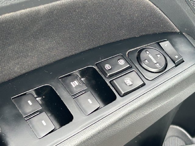 Used 2018 Hyundai Elantra SEL w/ Winter Weather Package FWD image 23