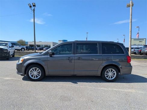 Used 2020 Dodge Grand Caravan SXT image 5