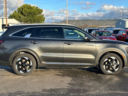 New 2026 Kia Sorento EX AWD/4WD image 3