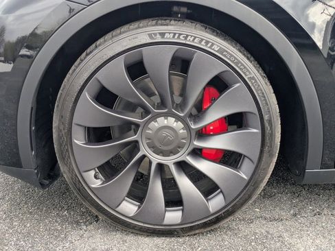 Used 2024 Tesla Model Y Performance image 11