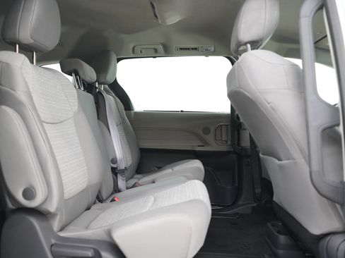 Used 2021 Toyota Sienna LE AWD/4WD image 13