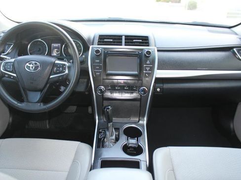 Used 2017 Toyota Camry SE FWD image 19