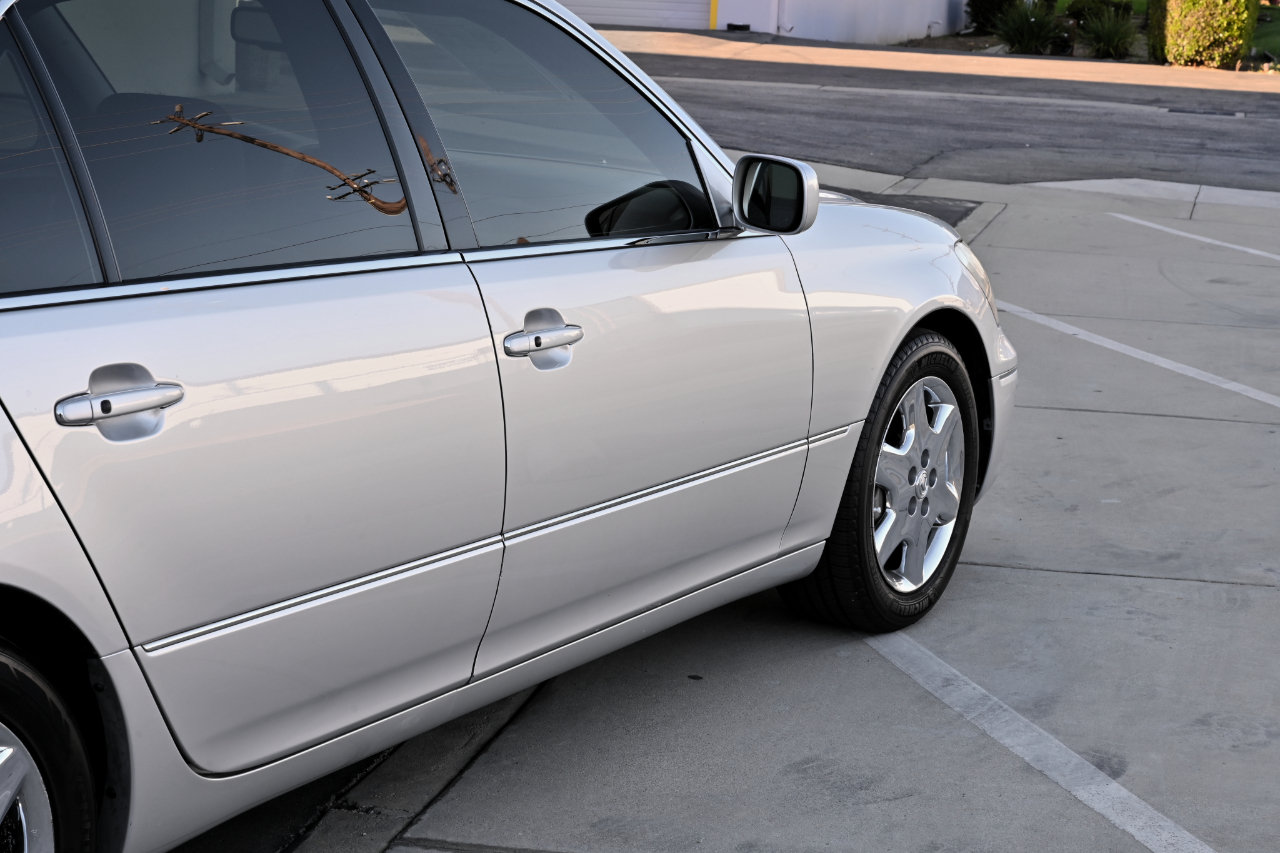 Used 2004 Lexus LS 430 w/ Modern Luxury Pkg RWD image 36