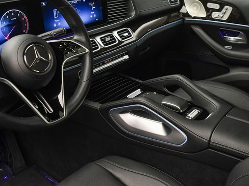 Used 2025 Mercedes-Benz GLS 450 4MATIC image 38