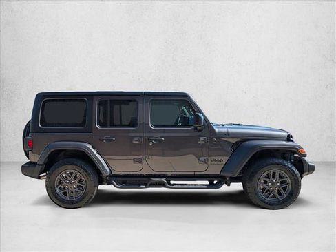 Used 2024 Jeep Wrangler Unlimited Sport AWD/4WD image 4