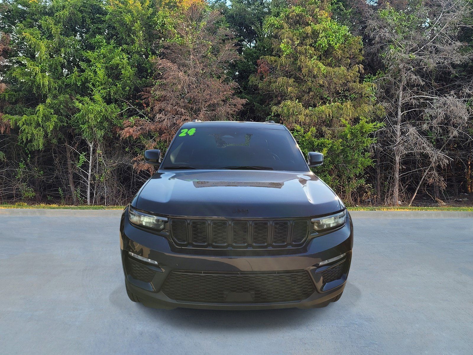 Used 2024 Jeep Grand Cherokee Limited w/ Black Appearance Package AWD/4WD image 2