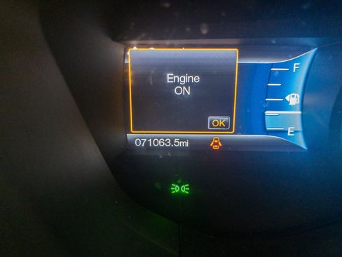 Used 2017 Ford Fusion SE w/ Fusion SE Technology Package image 17
